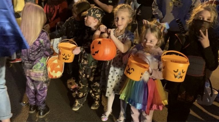 Findlay Halloween Parade Draws Large Crowds 100 5 WKXA