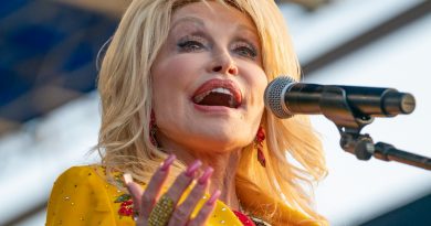 Dolly Parton To Release Third Children’s Book